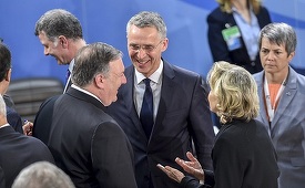 Pompeo, proaspătul şef al diplomaţiei americane, zboară la NATO şi îşi şterge imaginea de ”adept al liniei dure”
