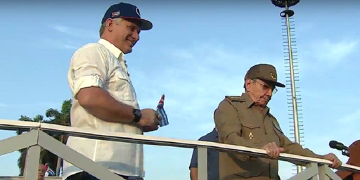 Participanţii la marşul de 1 Mai în Cuba, uniţi în spatele lui Miguel Diaz-Canel şi Raul Castro