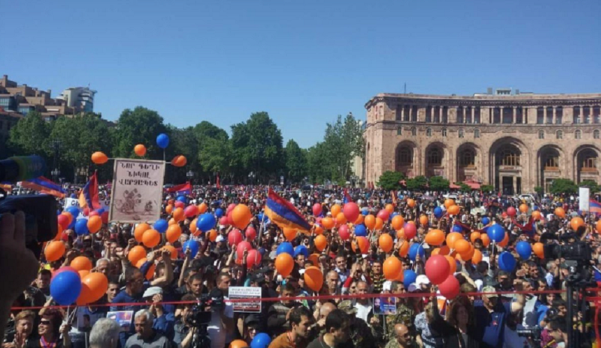 Ministrul Culturii din Armenia şi-a dat demisia după o întâlnire cu protestatarii
