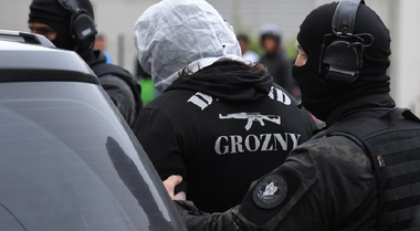 Părinţii autorului atacului cu cuţitul de la Paris, eliberaţi în lipsa unor elemente incriminatoare