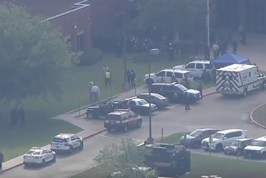 Atac la un liceu din Santa Fe - Texas: Un oficial al poliţiei a anunţat că 10 persoane au murit în atac: nouă elevi şi un profesor. Dispozitive explozibile găsite în liceu