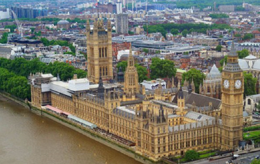 Deputaţi britanici reclamă Guvernului May măsuri împotriva banilor ruşi ”corupţi”
