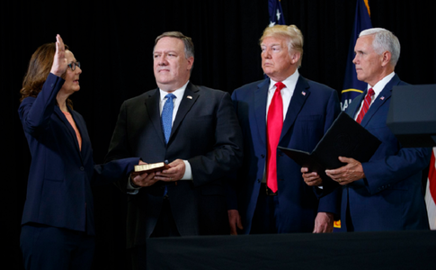 Gina Haspel depune jurământul în prezenţa lui Trump şi devine prima directoare a CIA