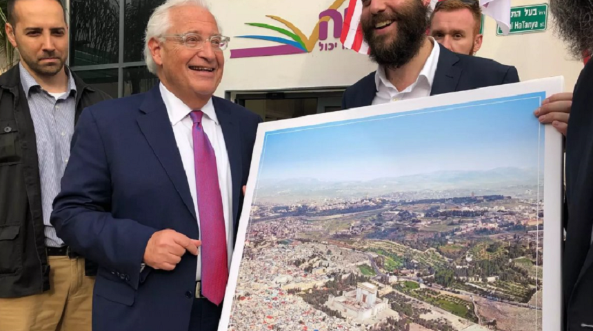 Un montaj foto din Ierusalim îl pune pe ambasadorul american David Friedman într-o poziţie stânjenitoare