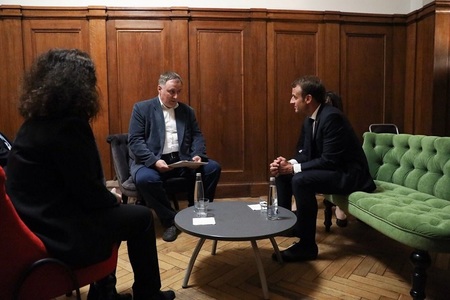 Macron s-a întâlnit în Rusia cu liderul cele mai vechi grupări pentru apărarea drepturilor omului şi cu văduva lui Alexandr Soljeniţîn

