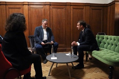 Macron s-a întâlnit în Rusia cu liderul cele mai vechi grupări pentru apărarea drepturilor omului şi cu văduva lui Alexandr Soljeniţîn

