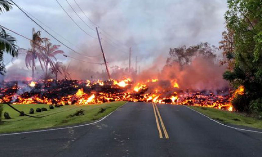 Hawaii: Zeci de case distruse de lava care a pătruns pe străzi

