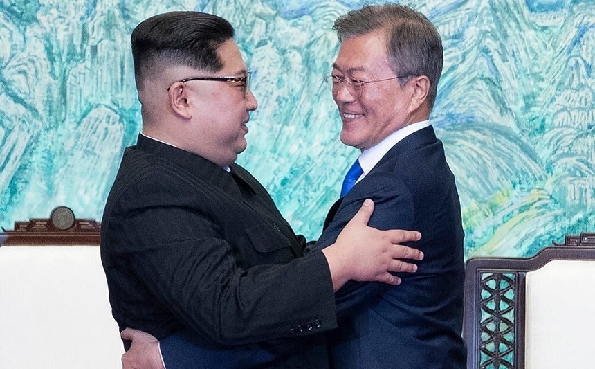 Întâlnire surpriză între liderii celor două Corei

