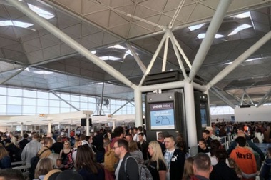 Londra: O furtună a cauzat anularea şi amânarea mai multor zboruri la aeroportul Stansted

