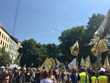 Proteste la Berlin: Demonstranţii de extremă-dreaptă, depăşiţi numeric de contra-manifestanţi - VIDEO

