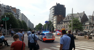 Nivelul alertei teroriste rămâne neschimbat în urma atacului armat urmat de o luare de ostatici într-un liceu la Liège; atacatorul eliberat luni din închisoare, scrie presa