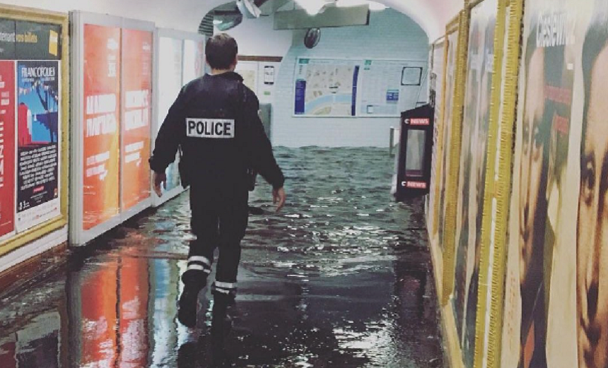 Staţii de metrou din Paris, inundate în urma unor intemperii