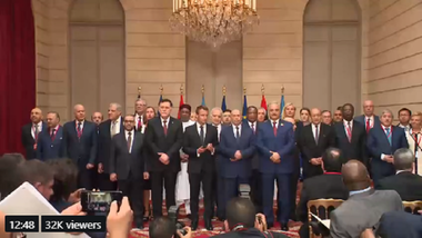 Principalii patru protagonişti ai crizei libiene se angajează, la Conferinţa de la Paris, să organizeze alegeri generale în decembrie