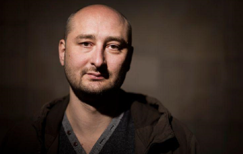 Kievul acuză Moscova de uciderea jurnalistului rus Arkadi Babcenko