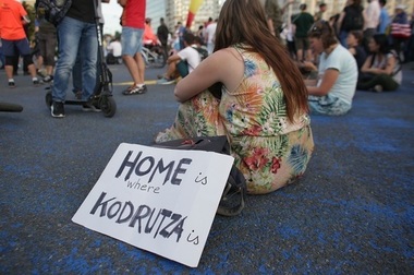Presa internaţională scrie despre hotărârea CCR cu privire la revocarea Laurei Codruţa Kovesi de la şefia DNA şi despre protestele din România. AFP: O victorie majoră pentru Guvernul social-democrat
