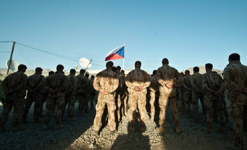 Cehia îşi suplimentează trupele în Afganistan şi Irak