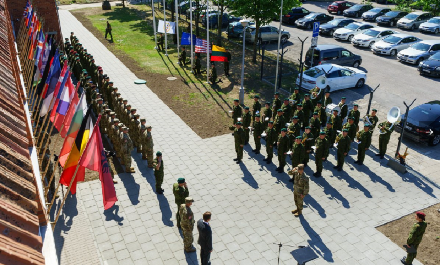 Aproximativ 18.000 de militari din 19 state membre NATO participă la exerciţiul ”Saber Strike 18”, ”o demonstraţie a angajamentului şi solidarităţii Alianţei”, anunţă armata americană în Europa