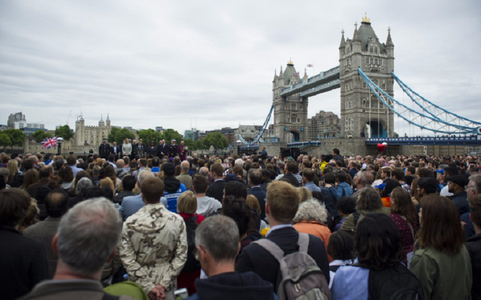 Marea Britanie este mai hotărâtă ca niciodată ”să se opună ferm”  terorismului, afirmă Theresa May la marcarea unui an de la atentatul de pe Podul Londrei