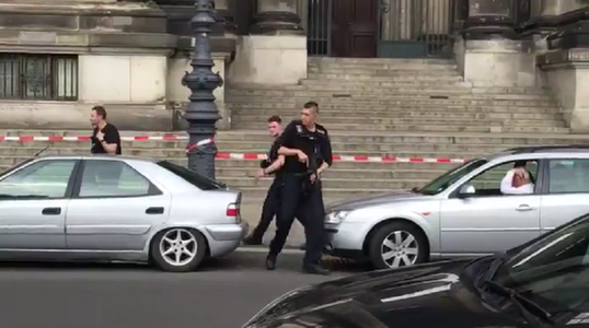 Un poliţist german deschide focul asupra unui bărbat la Catedrala din Berlin - VIDEO