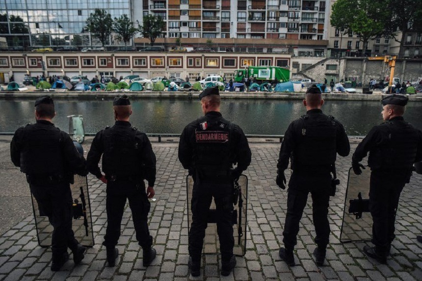 Franţa: Poliţia a evacuat alte două tabere improvizate ale migranţilor din Paris

