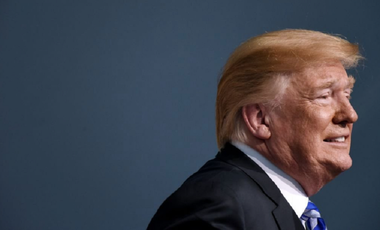 ”Am dreptul absolut să mă GRAŢIEZ singur”, scrie Trump pe Twitter şi denunţă numirea lui Mueller drept ”NECONSTITUŢIONALĂ!”