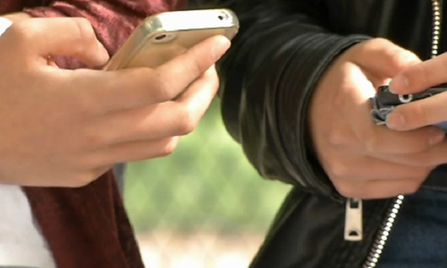 Adunarea Naţională franceză adoptă în primă lectură o interzicere a telefoanelor mobile în şcoli şi colegii