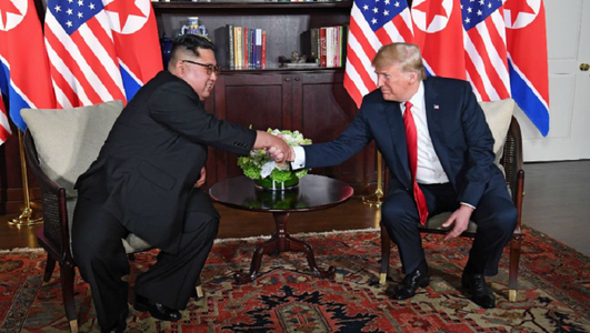 ”Vom avea o discuţie formidabilă şi o relaţie grozavă”, spune Trump, ”Nu a fost uşor să ne aflăm aici”, afirmă Kim 