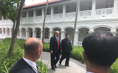 Trump anunţă că semnează un document cu Kim, fără să precizeze ce document