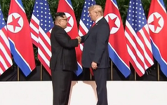 AFP: Trump-Kim, Kim-Moon, el-Sadat-Begin, Obama-Castro, strângeri de mâini simbolice între adversari