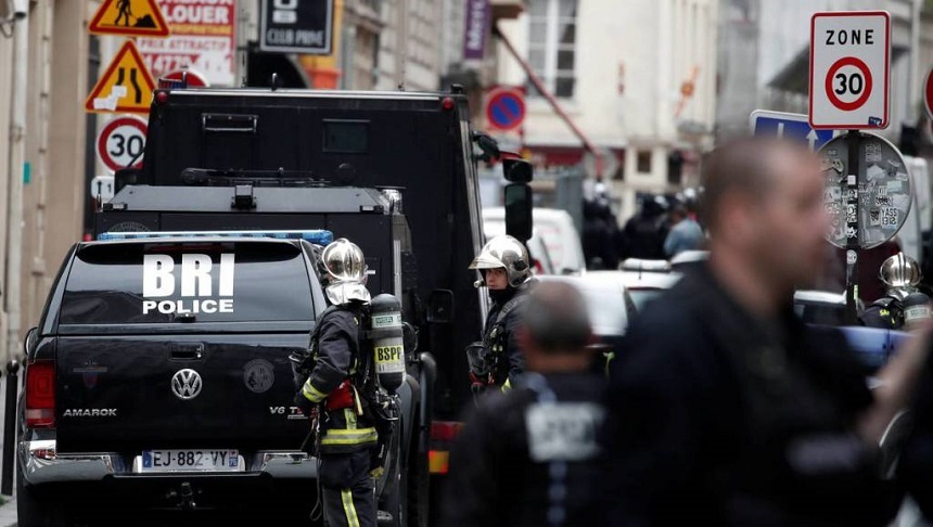 UPDATE - Bărbatul care a luat doi ostatici la Paris a fost arestat, iar ostaticii eliberaţi