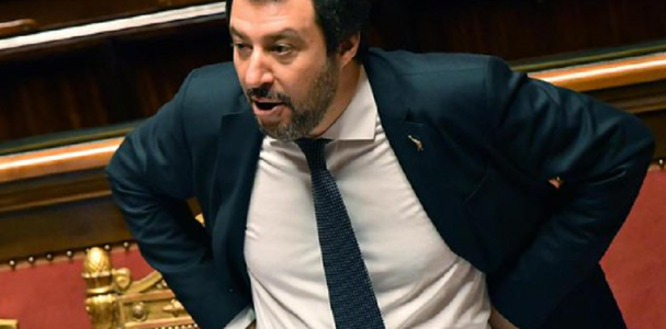 Salvini îl îndeamnă pe Macron să dea dovadă de ”generozitate” şi să primească cei 9.000 de migranţi aşa cum s-a angajat
