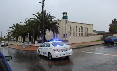 Două persoane ucise cu lovituri de cuţit într-o moschee în Africa de Sud; suspectul împuşcat de poliţie