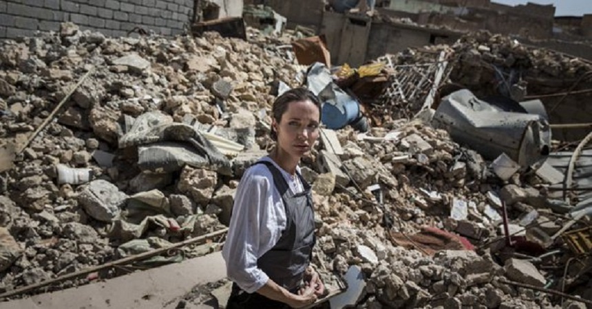Angelina Jolie a vizitat Mosul şi face apel pentru reconstruirea oraşului 

