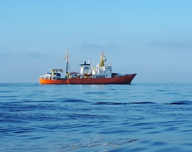 Spania începe să preia migranţii de pe nava Aquarius - prima ambarcaţiune a ajuns la Valencia

