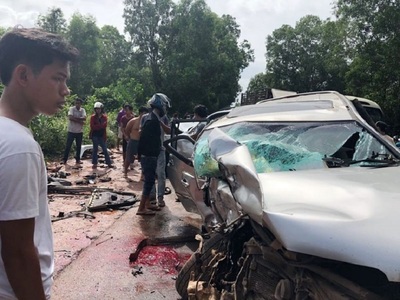 Fostul prim-ministru al Cambodgiei, prinţul  Norodom Ranariddh, a fost rănit grav, iar soţia sa a murit într-un accident rutier

