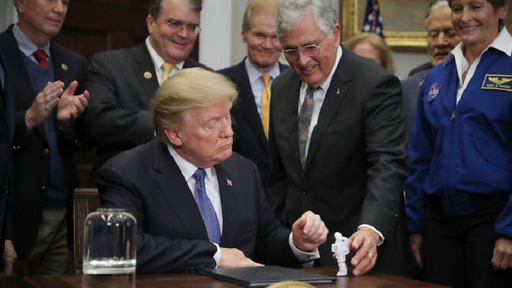 Trump ordonă Pentagonului să înfiinţeze o forţă armată spaţială