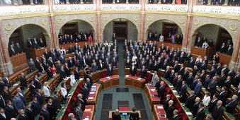 Ungaria suveranistului Orban adoptă pachetul legislativ "Stop-Soros" şi modifcă Constituţia împotriva migranţilor