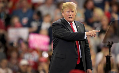 Donald Trump susţine că indignarea opiniei publice privind separarea copiilor de părinţii imigranţi a fost o tactică a democraţilor de distragere a atenţiei 

