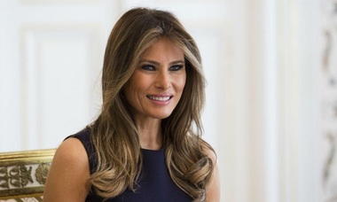 Melania Trump a purtat o jachetă pe care scrie „Mie nu îmi pasă, ţie?” în timpul vizitei la un centru pentru copiii imigranţilor

