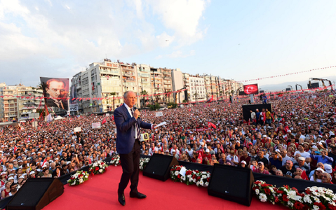 Zeci de mii de susţinători la Izmir, la mitingul lui Muharrem Ince, principalul opozant al lui Erdogan