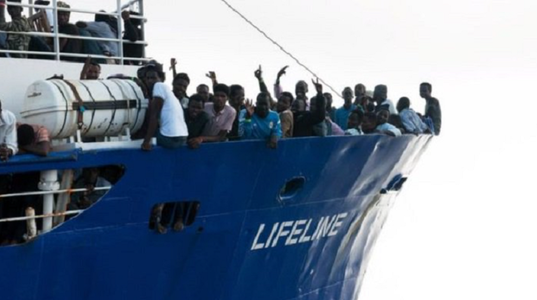 Lifeline aşteptată în Malta, şase ţări primesc cei 233 de migranţi de la bordul navei
