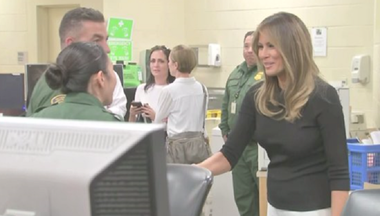 Melania Trump se întâlneşte cu copii migranţi fără acte la Tucson, după vizita la McAllen eclipsată de o polemică vestimentară