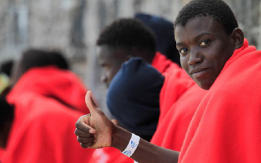 Nava Open Arms cu 60 de migranţi la bord acostează la Barcelona
