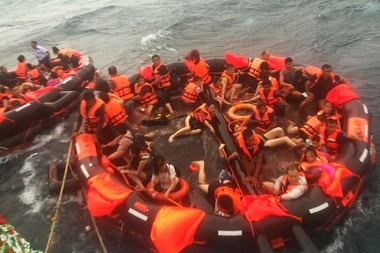 Thailanda: Cel puţin 21 de persoane au murit după ce o ambarcaţiune cu turişti s-a răsturnat

