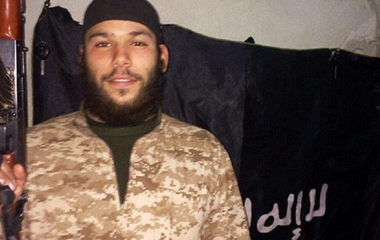 Un suspect în atentatele de a Paris şi Bruxelles, Osama Krayem, identificat de poliţia belgiană drept unul dintre călăii SI ai pilotului iordanian Maaz al-Kassasbeh, ars de viu în 2015