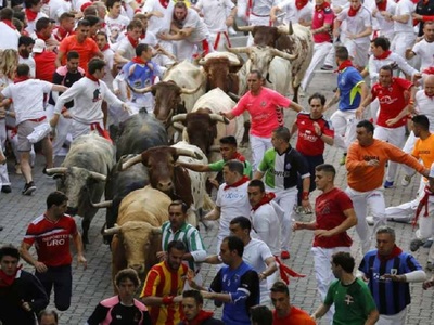 Cinci persoane au fost rănite la cursele de tauri de la Pamplona

