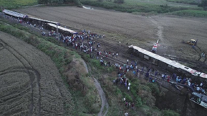 UPDATE - Zece morţi şi 73 de răniţi în nord-vestul Turciei, în urma deraierii unui tren