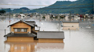 Summit UE-Japonia amânat pe 17 iulie, după ce Shinzo Abe îşi anulează un turneu în urma inundaţiilor soldate cu cel puţin 100 de morţi