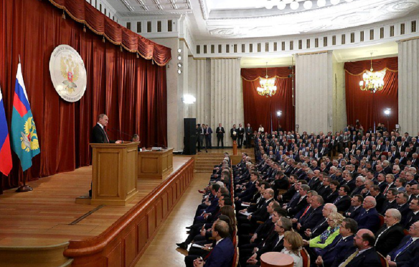 Putin denunţă într-o întâlnire cu ambasadorii ruşi ”forţe” în SUA ”pregătite să sacrifice relaţiile ruso-americane”