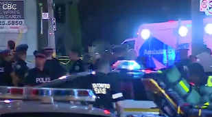 UPDATE - Atac armat la Toronto - o femeie a fost ucisă şi alţi 13 oameni au fost răniţi; poliţia nu exclude un atac terorist